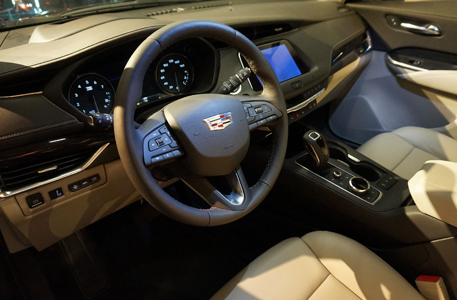 New 2023 Cadillac XT4 Interior