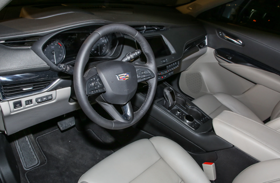 New 2024 Cadillac XT4 Interior