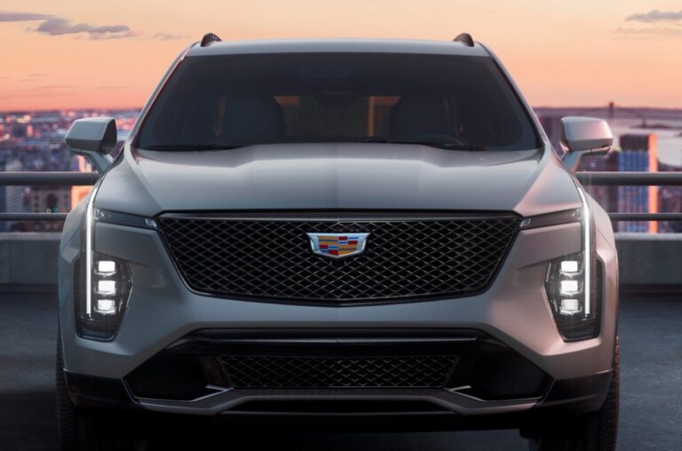 2025 Cadillac XT4 Images